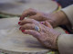 “Le mani sanno ancora fare”, a Bagno a Ripoli fino al 17 maggio la mostra fotografica su l’Alzheimer