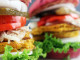 Ai fiorentini tra i piatti vegani piacciono: burger di farro e pizza con la zucca