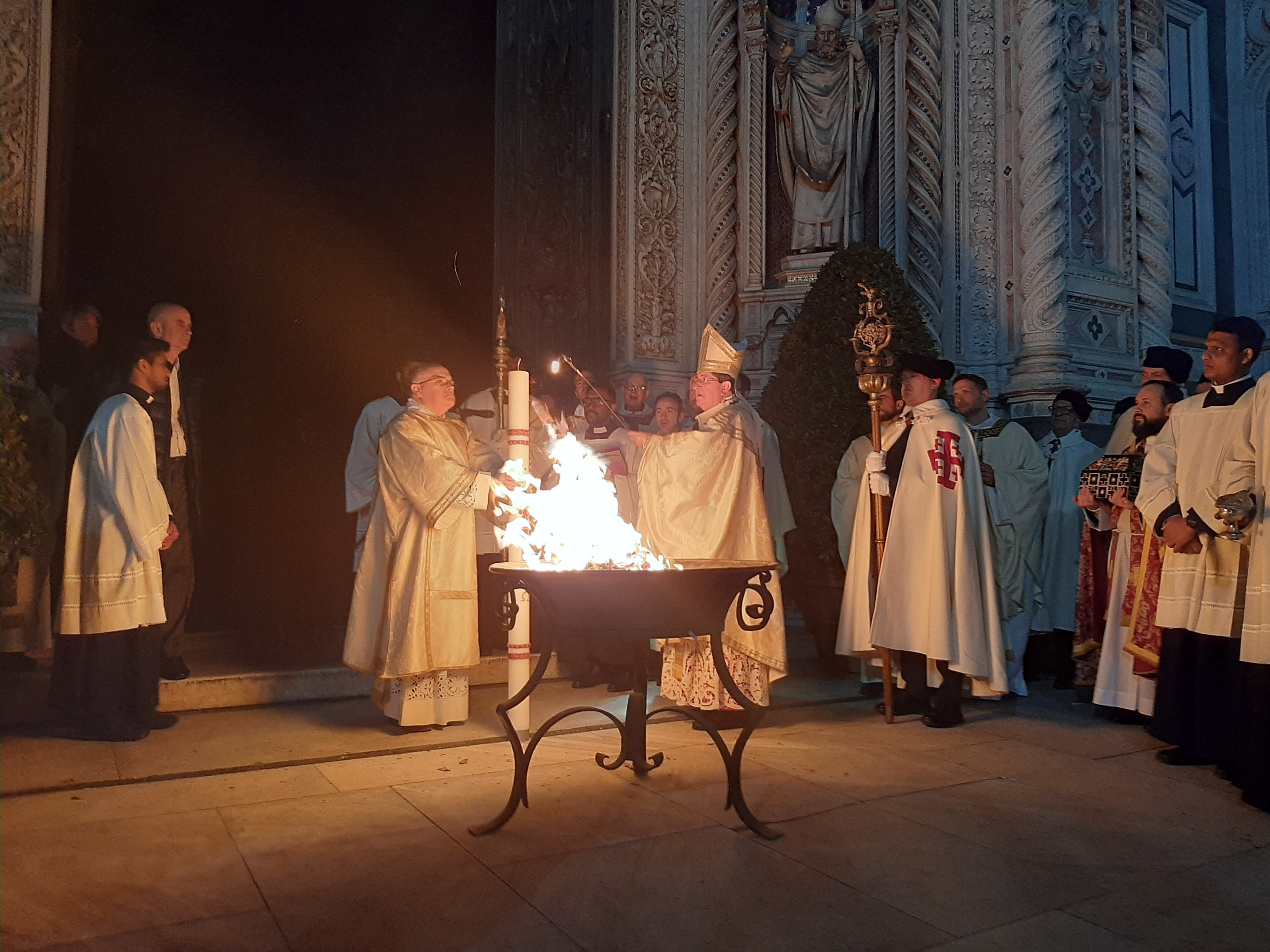 Fuoco Santo del Sabato Santo in duomo 8 apr 2023- Foto Giornalista Franco Mariani (25)